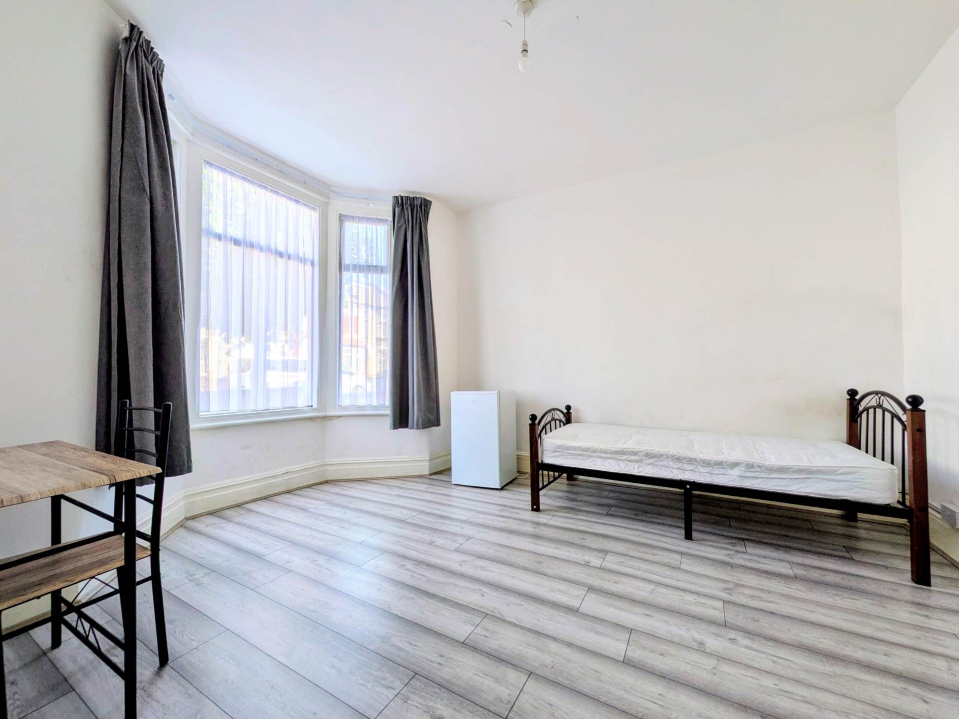 Sixth Avenue, London, E12 5PU, Image 2