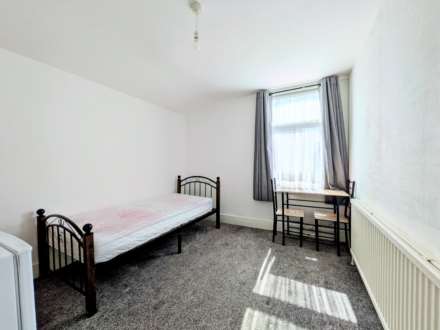 Sixth Avenue, London, E12 5PU, Image 13