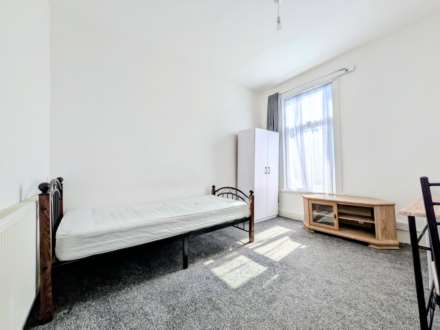 Sixth Avenue, London, E12 5PU, Image 14