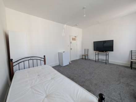 Sixth Avenue, London, E12 5PU, Image 17