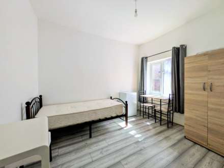 Sixth Avenue, London, E12 5PU, Image 3