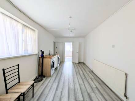 Sixth Avenue, London, E12 5PU, Image 4