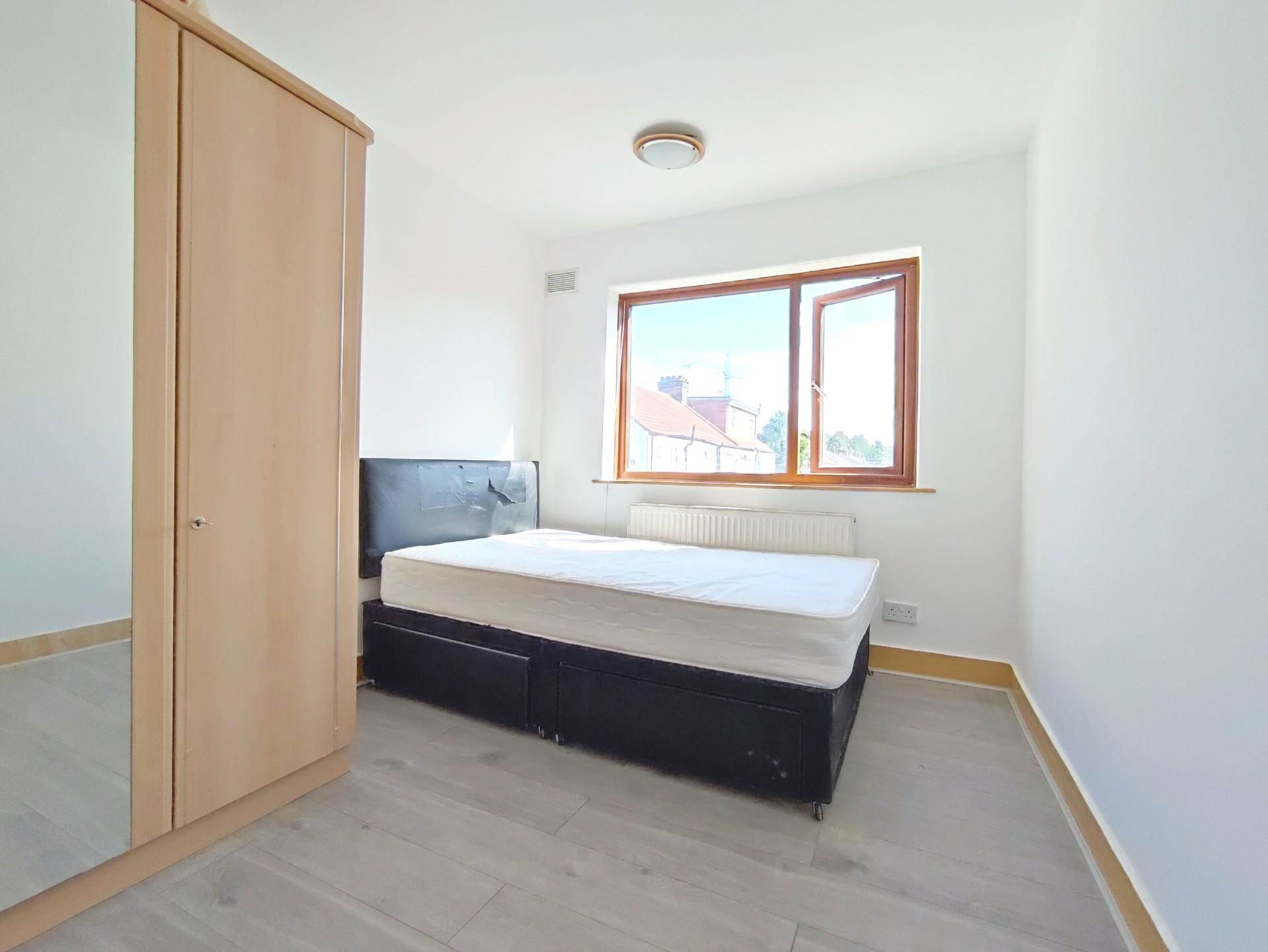 Gainsborough Avenue, Manor Park, E12 6JL, Image 6