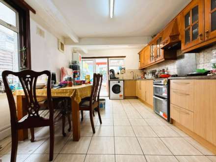 Sibley Grove, Manor Park, E12, Image 4