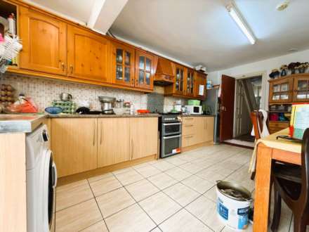 Sibley Grove, Manor Park, E12, Image 6