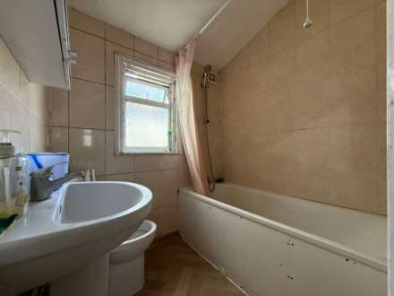 Sibley Grove, Manor Park, E12, Image 8