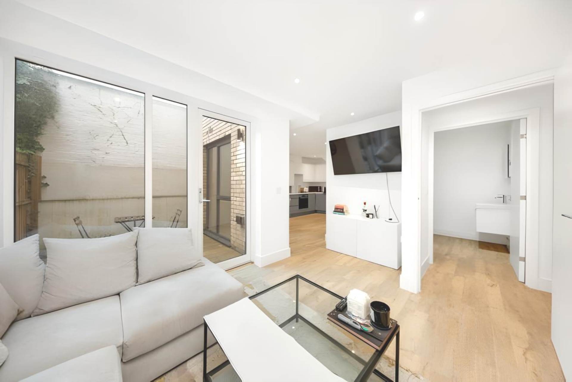 Kempton Mews, East Ham, E6 2BF, Image 1