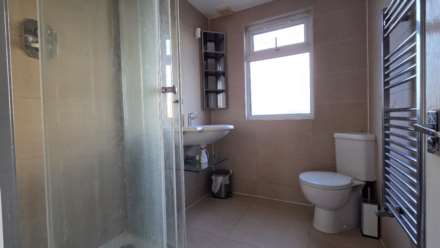 Stradbroke Grove, Ilford, IG5 0DH, Image 15