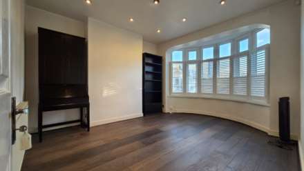 Stradbroke Grove, Ilford, IG5 0DH, Image 2