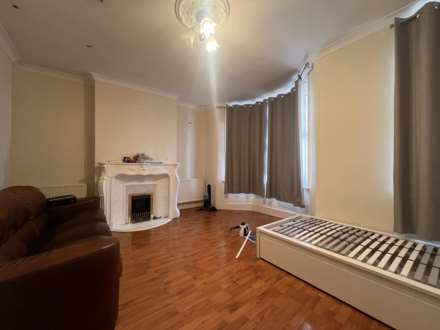 Gladstone Avenue, Manor Park, E12 6NS, Image 2