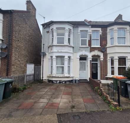2 Bedroom Flat, Crescent Road, Plaistow, E13 0LU