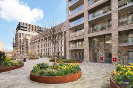 3 Bedroom Flat, Shipbuilding Way, London, E13 9GH