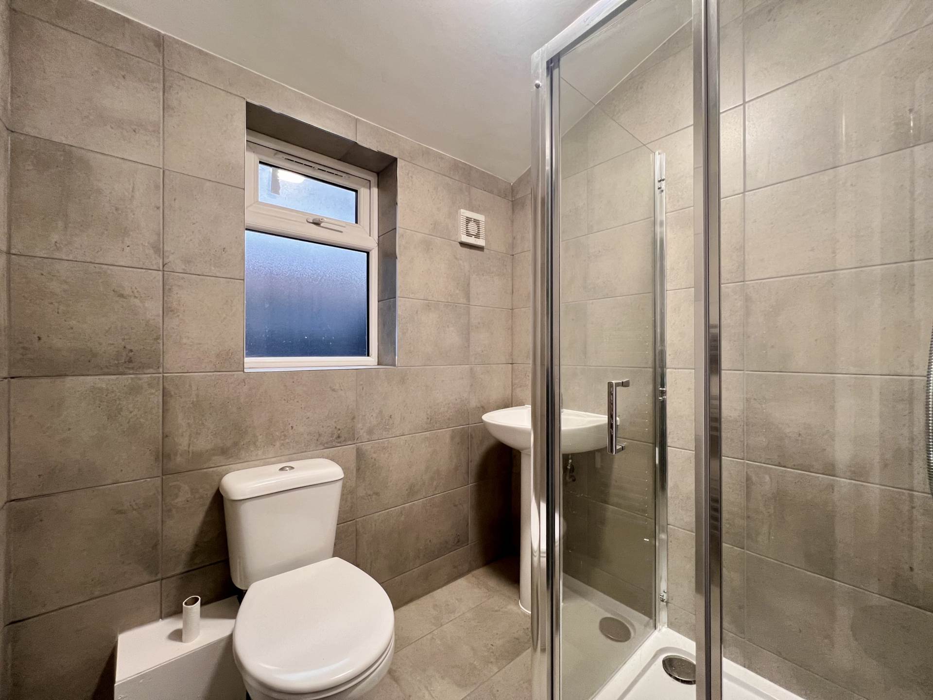 East Avenue, London, E12 6SQ, Image 5