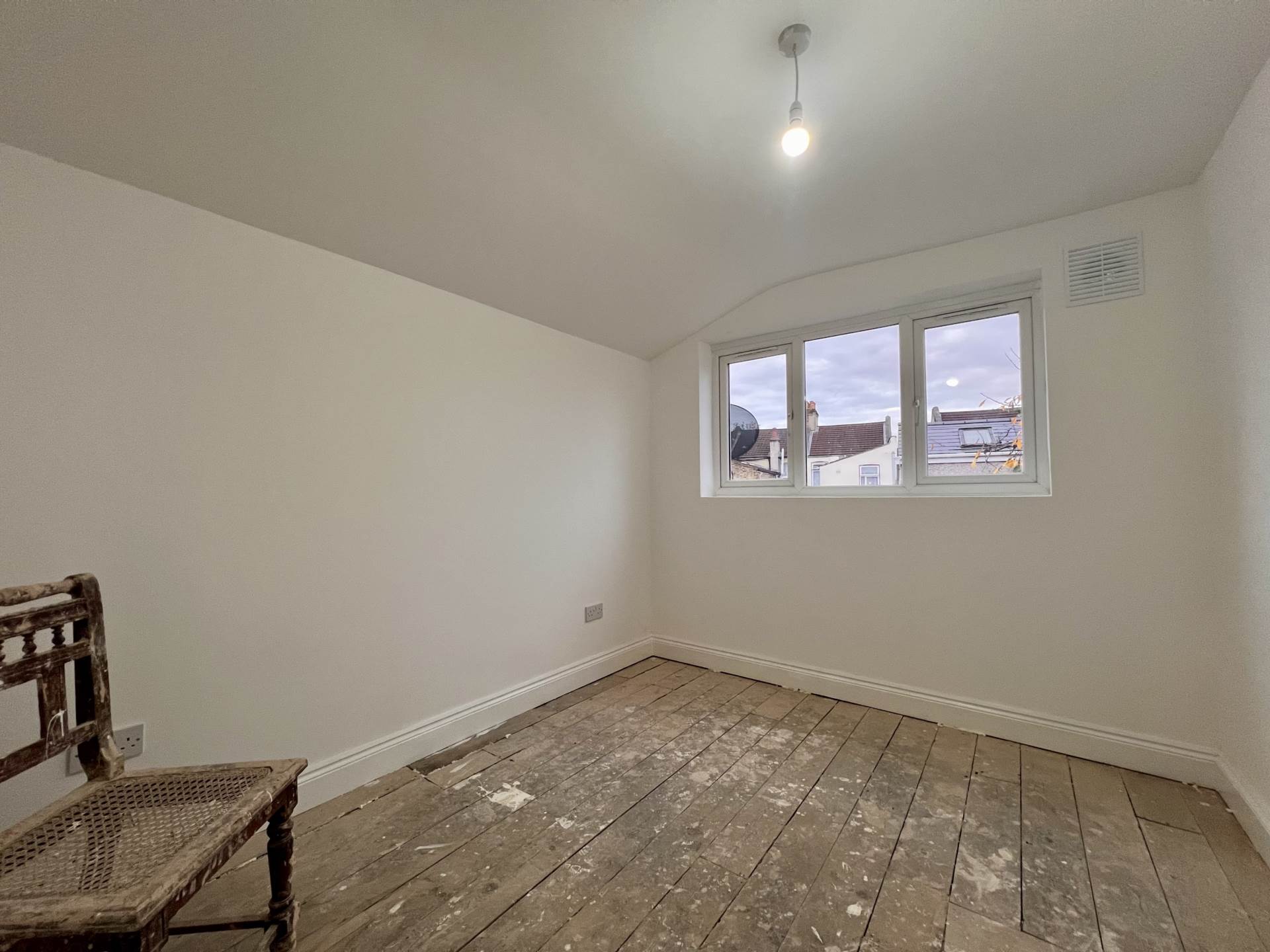 East Avenue, London, E12 6SQ, Image 7