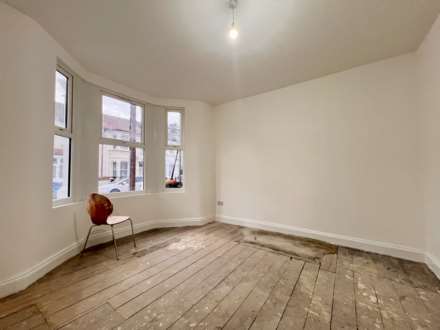 East Avenue, London, E12 6SQ, Image 3