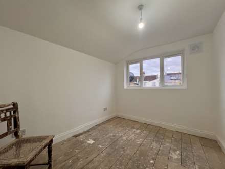 East Avenue, London, E12 6SQ, Image 7