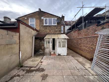 East Avenue, London, E12 6SQ, Image 9