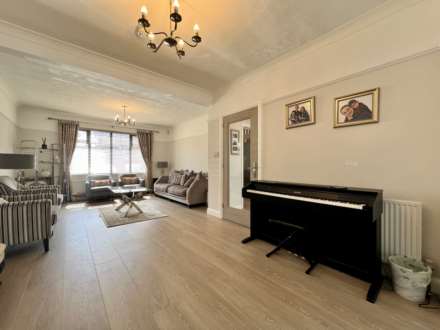 Donald Drive, Romford, RM6 5EB, Image 8