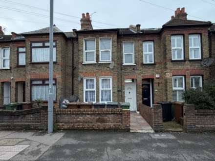2 Bedroom Flat, Fulbourne Road, Walthamstow, E17