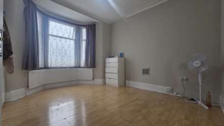 Shrewsbury Road, Forest Gate, E7 8AL, Image 4