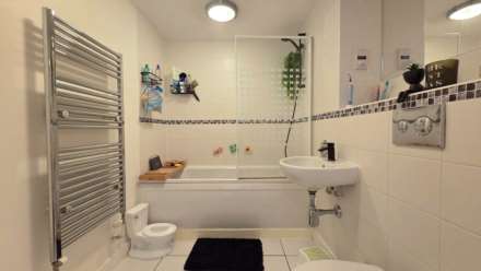 Parham Drive, Gants Hill, IG2, Image 10