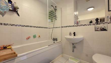 Parham Drive, Gants Hill, IG2, Image 11