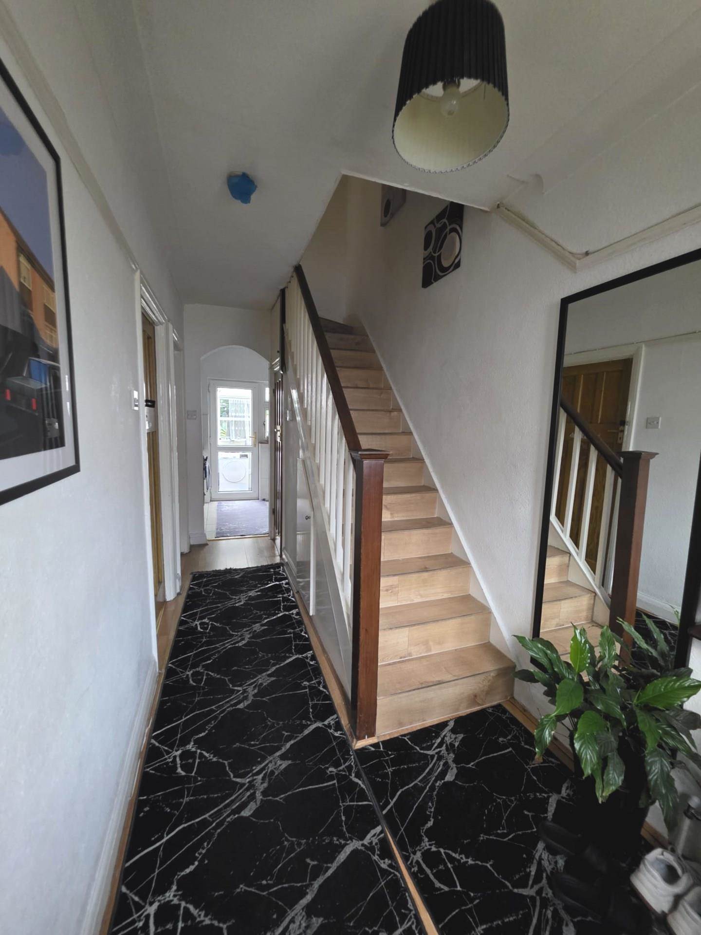 Clarendon Road, Edmonton, N18, Image 2