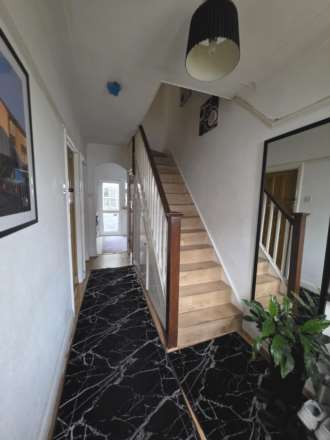 Clarendon Road, Edmonton, N18, Image 2