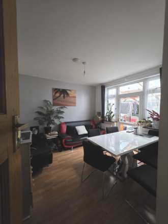 Clarendon Road, Edmonton, N18, Image 4