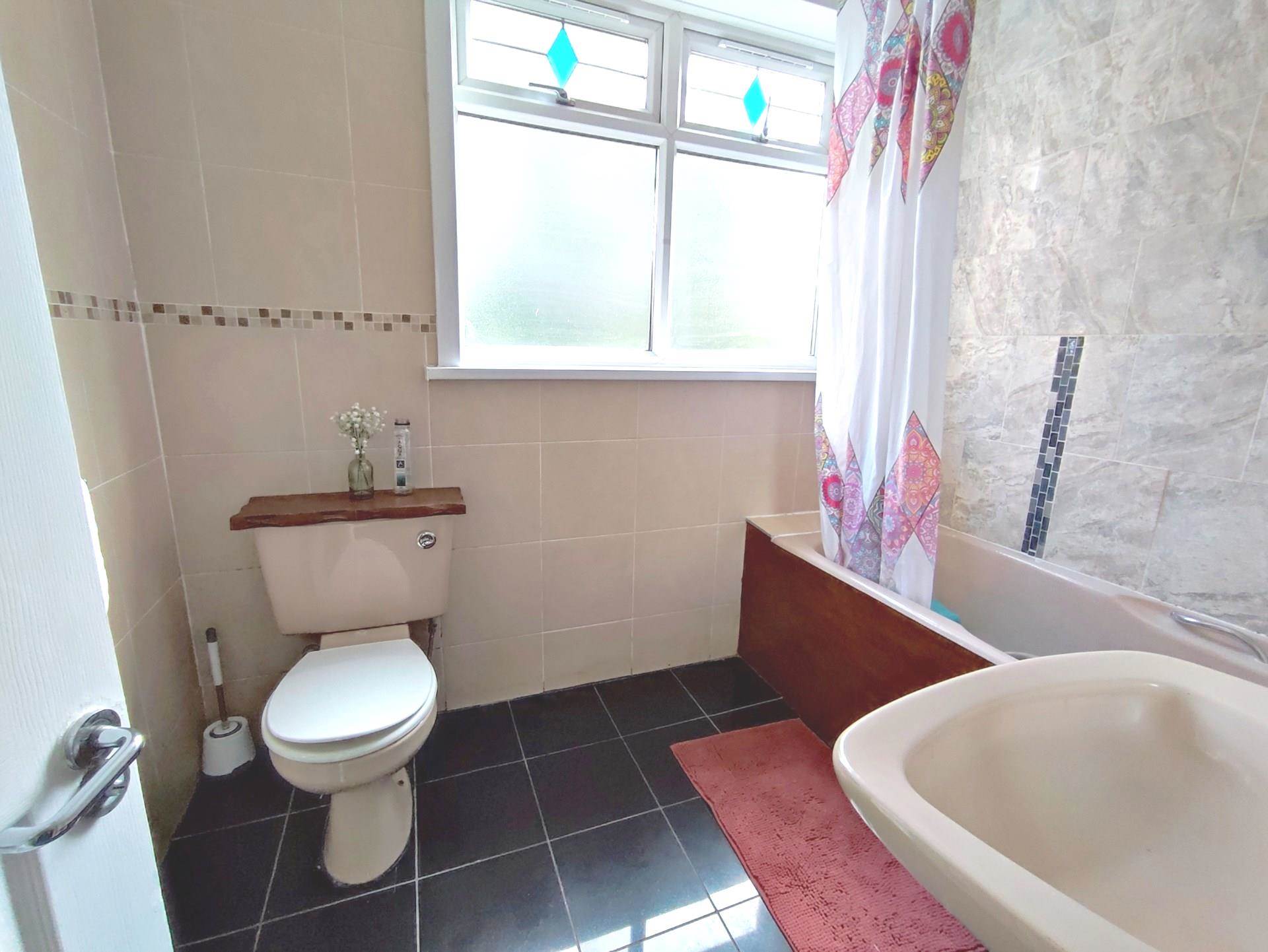 Kempton Road, East Ham, E6 2PB, Image 12