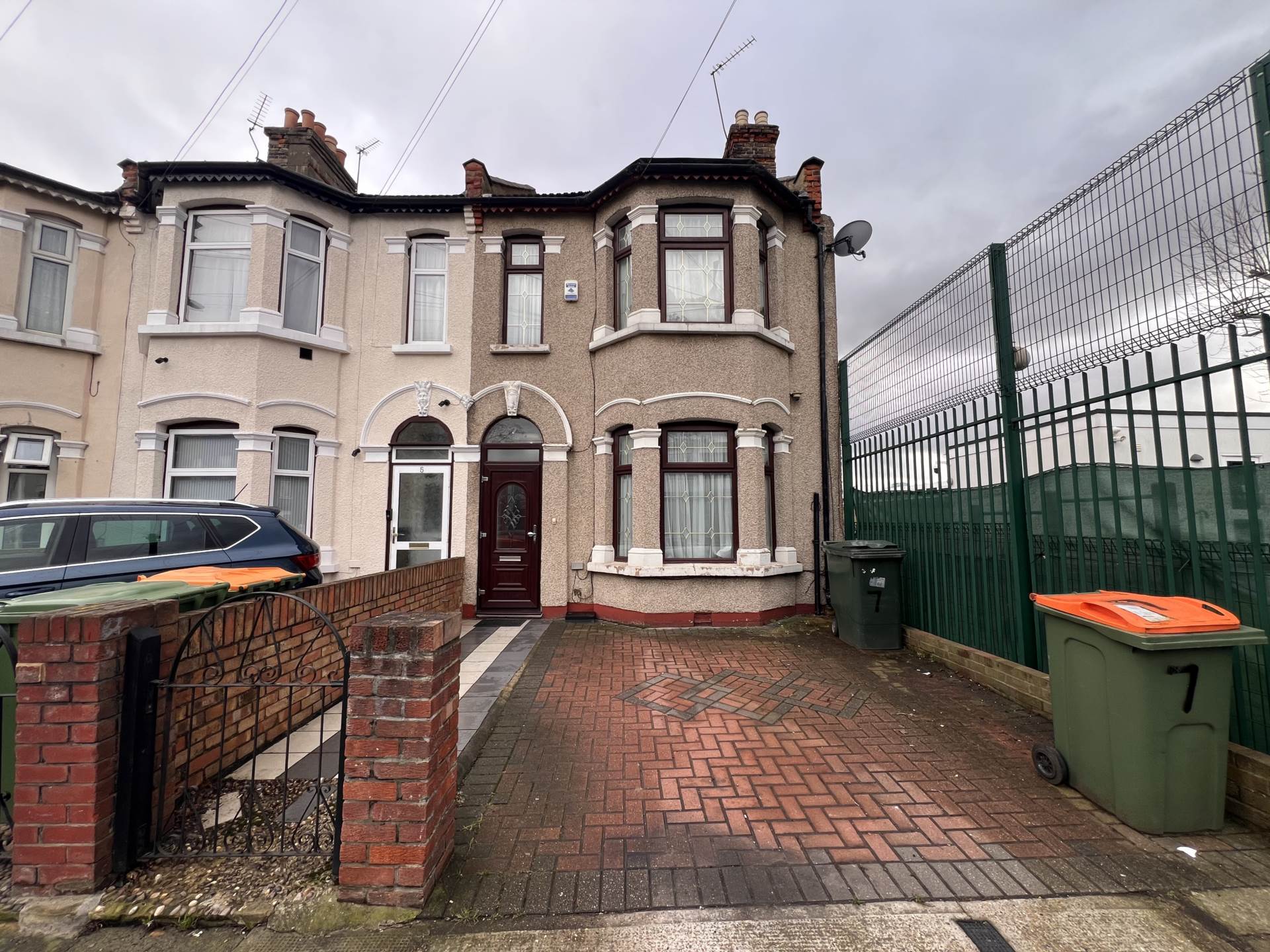 Little Ilford Lane, London, E12 5PW, Image 1