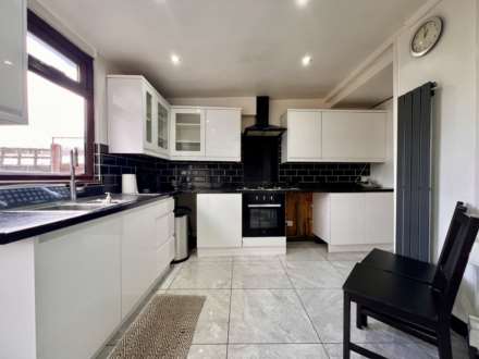 Little Ilford Lane, London, E12 5PW, Image 10