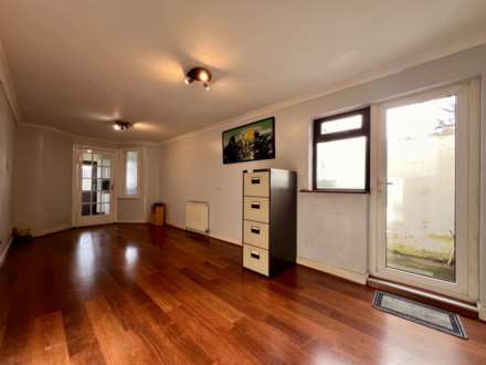 Little Ilford Lane, London, E12 5PW, Image 5