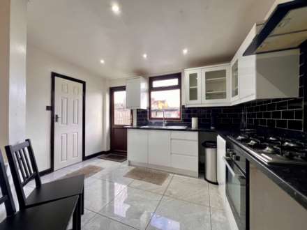 Little Ilford Lane, London, E12 5PW, Image 9