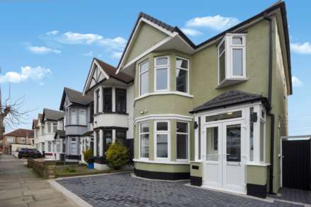 Somersby Gardens, Ilford, IG4