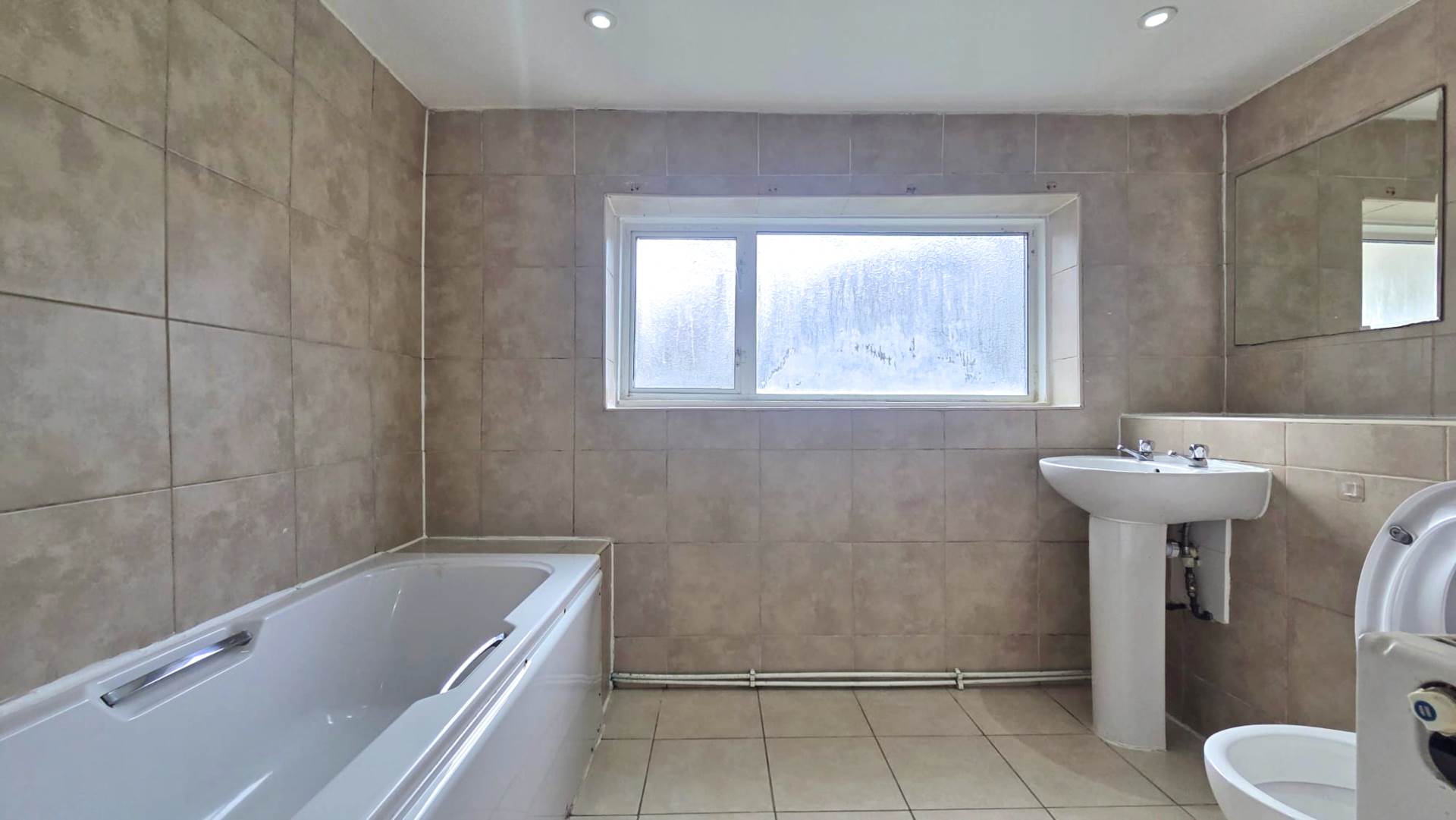 Michigan Avenue, London, E12 5JD, Image 9