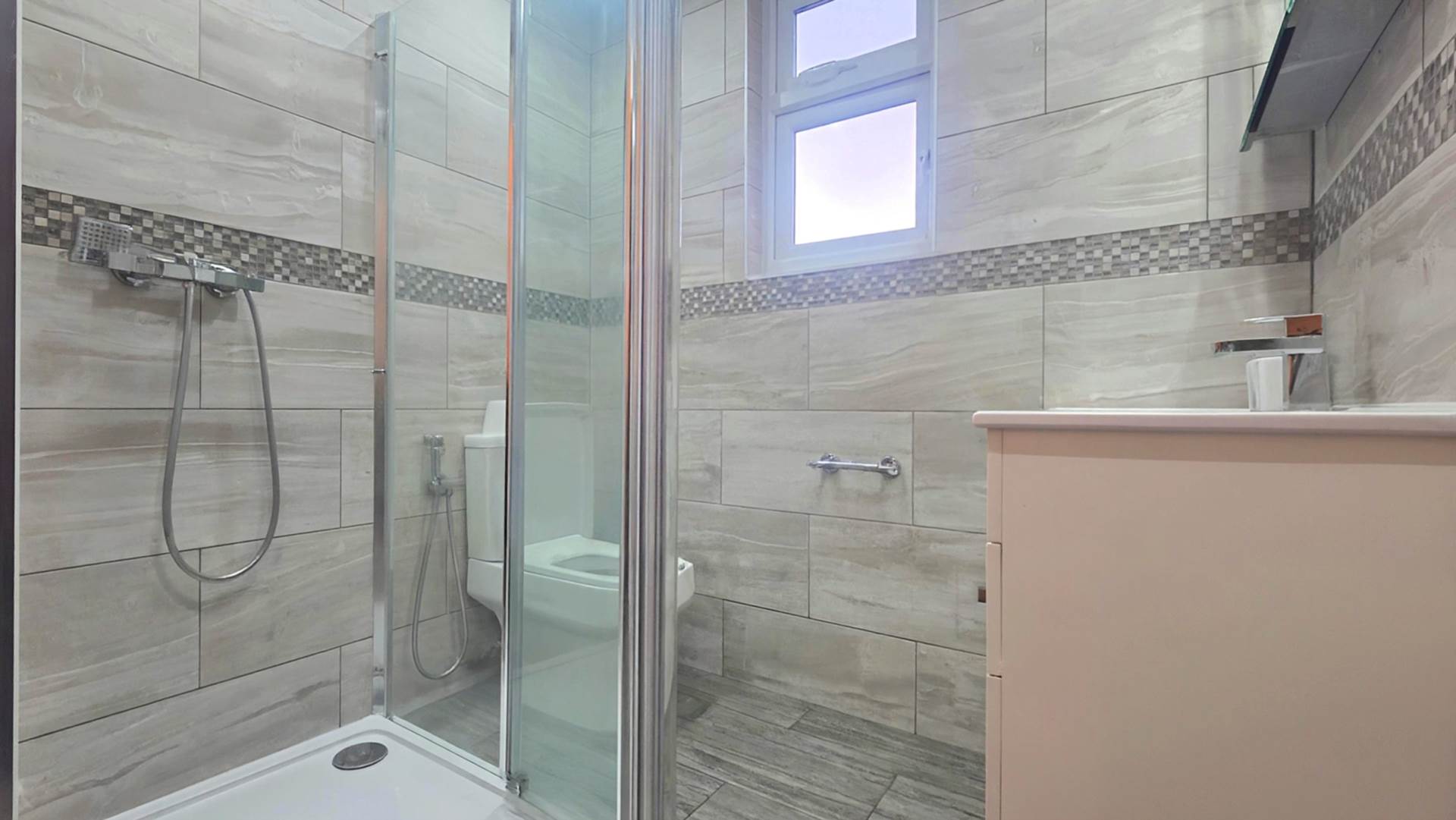 Havering Road, Romford, RM1 4BW, Image 21