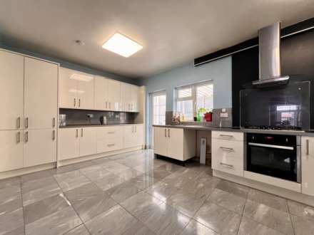 Leader Avenue, London, E12 6JP, Image 4