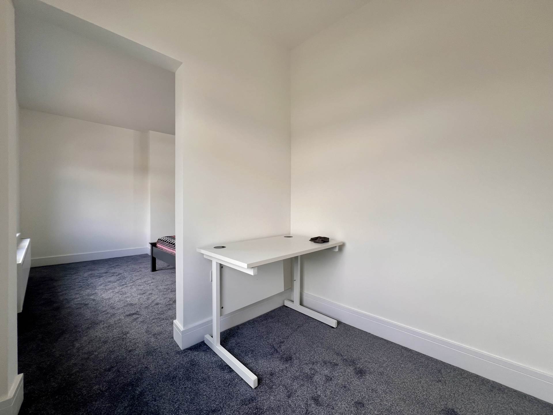 Lambourne Road, Chigwell, IG7 6EJ, Image 16