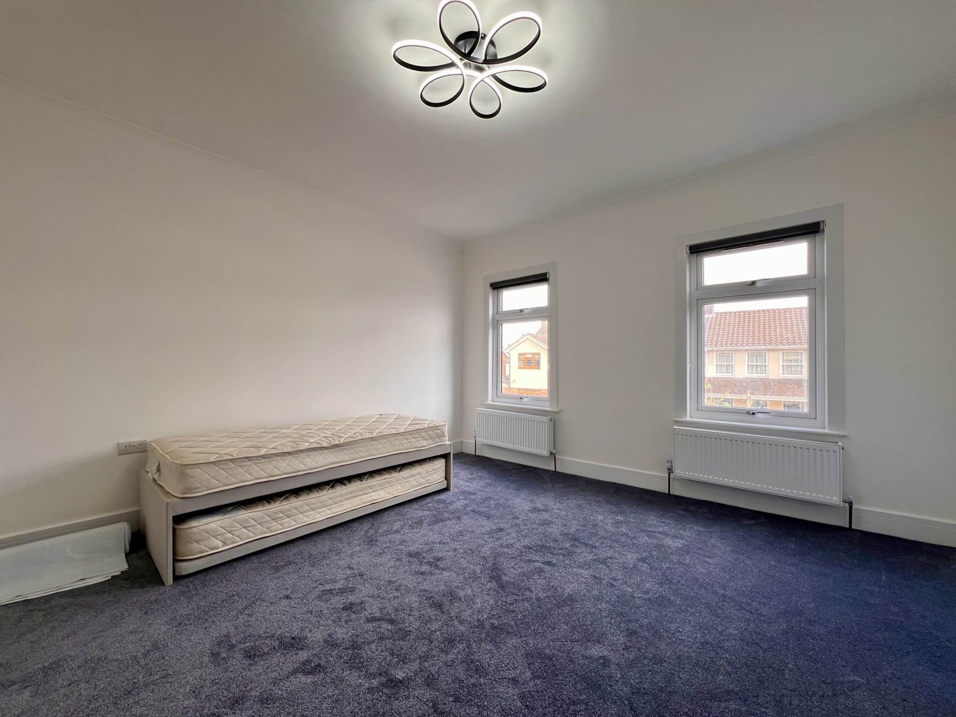 Lambourne Road, Chigwell, IG7 6EJ, Image 18