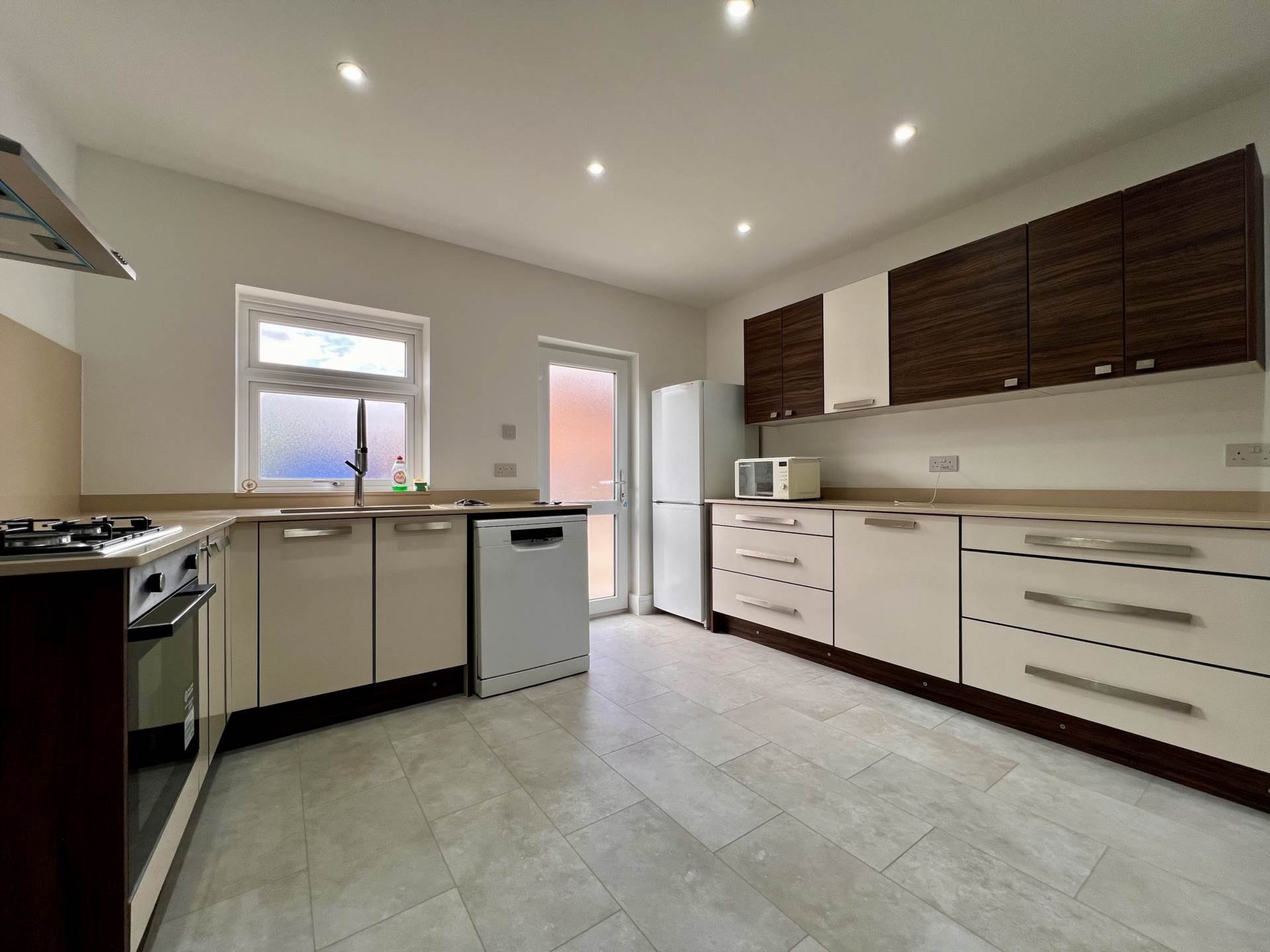 Lambourne Road, Chigwell, IG7 6EJ, Image 2