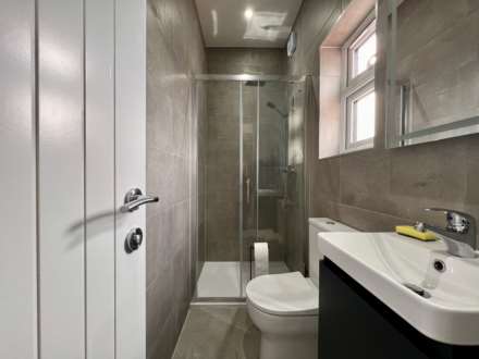 Lambourne Road, Chigwell, IG7 6EJ, Image 11