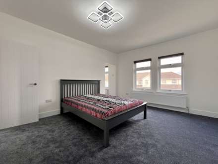 Lambourne Road, Chigwell, IG7 6EJ, Image 14