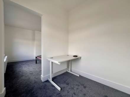 Lambourne Road, Chigwell, IG7 6EJ, Image 16
