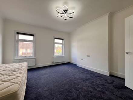 Lambourne Road, Chigwell, IG7 6EJ, Image 17