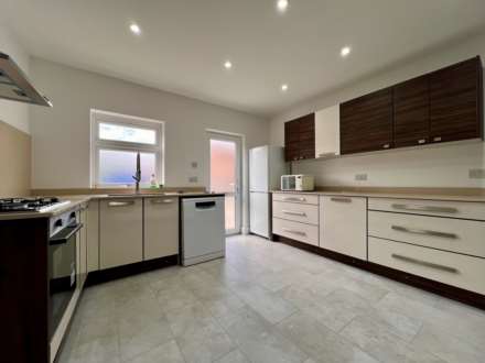 Lambourne Road, Chigwell, IG7 6EJ, Image 2