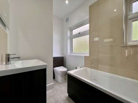 Lambourne Road, Chigwell, IG7 6EJ, Image 20