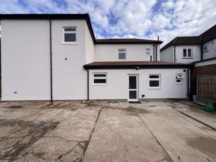 Lambourne Road, Chigwell, IG7 6EJ, Image 21