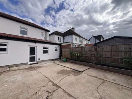 Lambourne Road, Chigwell, IG7 6EJ, Image 22
