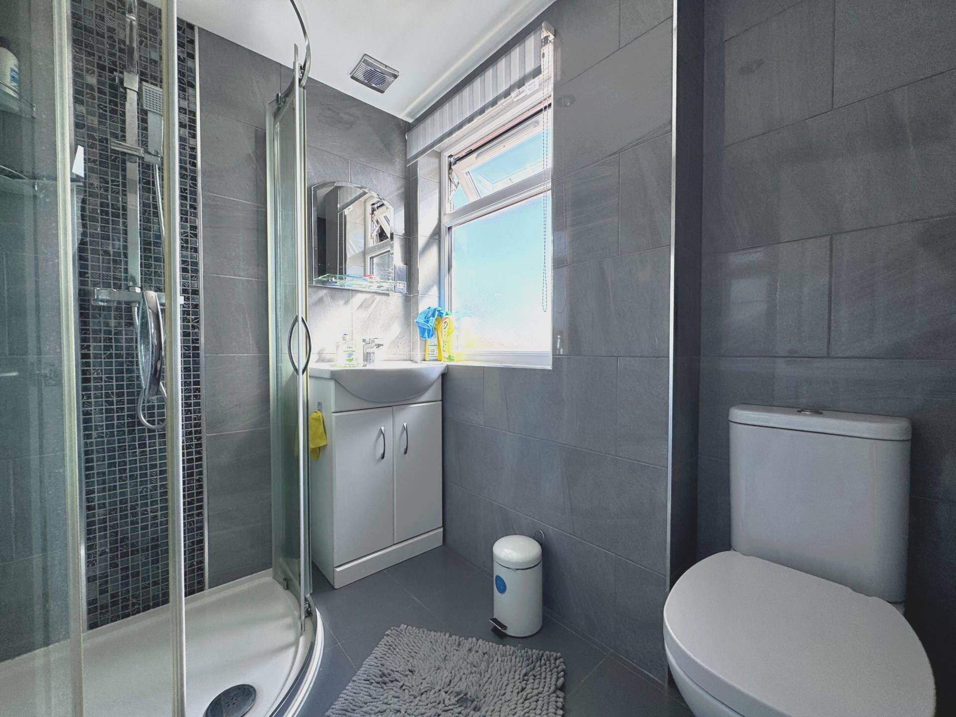 Byron Avenue, Manor Park E12, Image 3